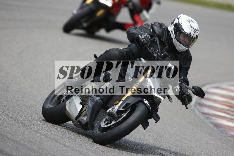 /Archiv-2024/29 12.06.2024 MOTO.CH Track Day ADR/Gruppe blau/26